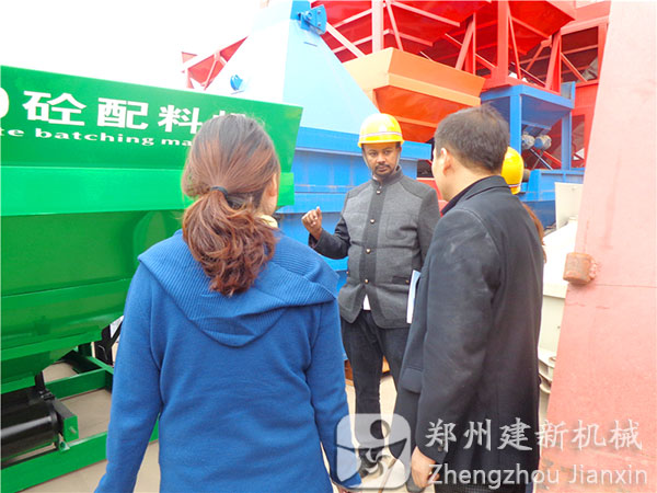 埃塞俄比亚客户和建新人员交流混凝土爱游戏(ayx)体育官方网站-ayx.com站知识