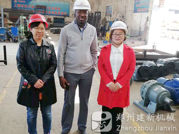 美国客户参观混凝土爱游戏(ayx)体育官方网站-ayx.com站生产车间