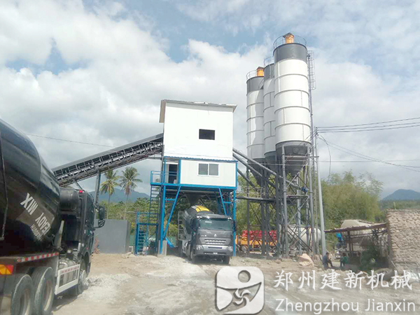 建新机械120混凝土爱游戏(ayx)体育官方网站-ayx.com站在菲律宾工作现场